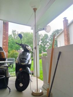 Pole lamp
