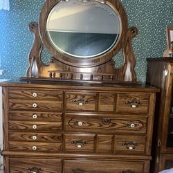Dresser With Mirror