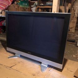 50” Panasonic Flatscreen TV & Console Table