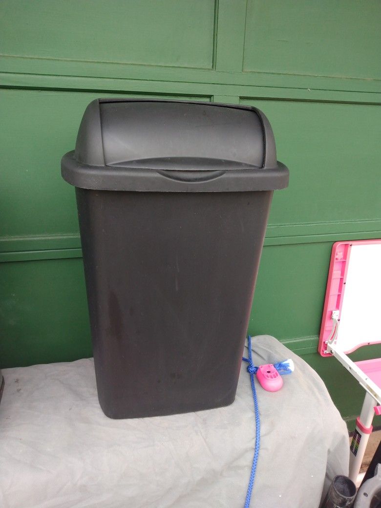 13 Gallon Trash Can