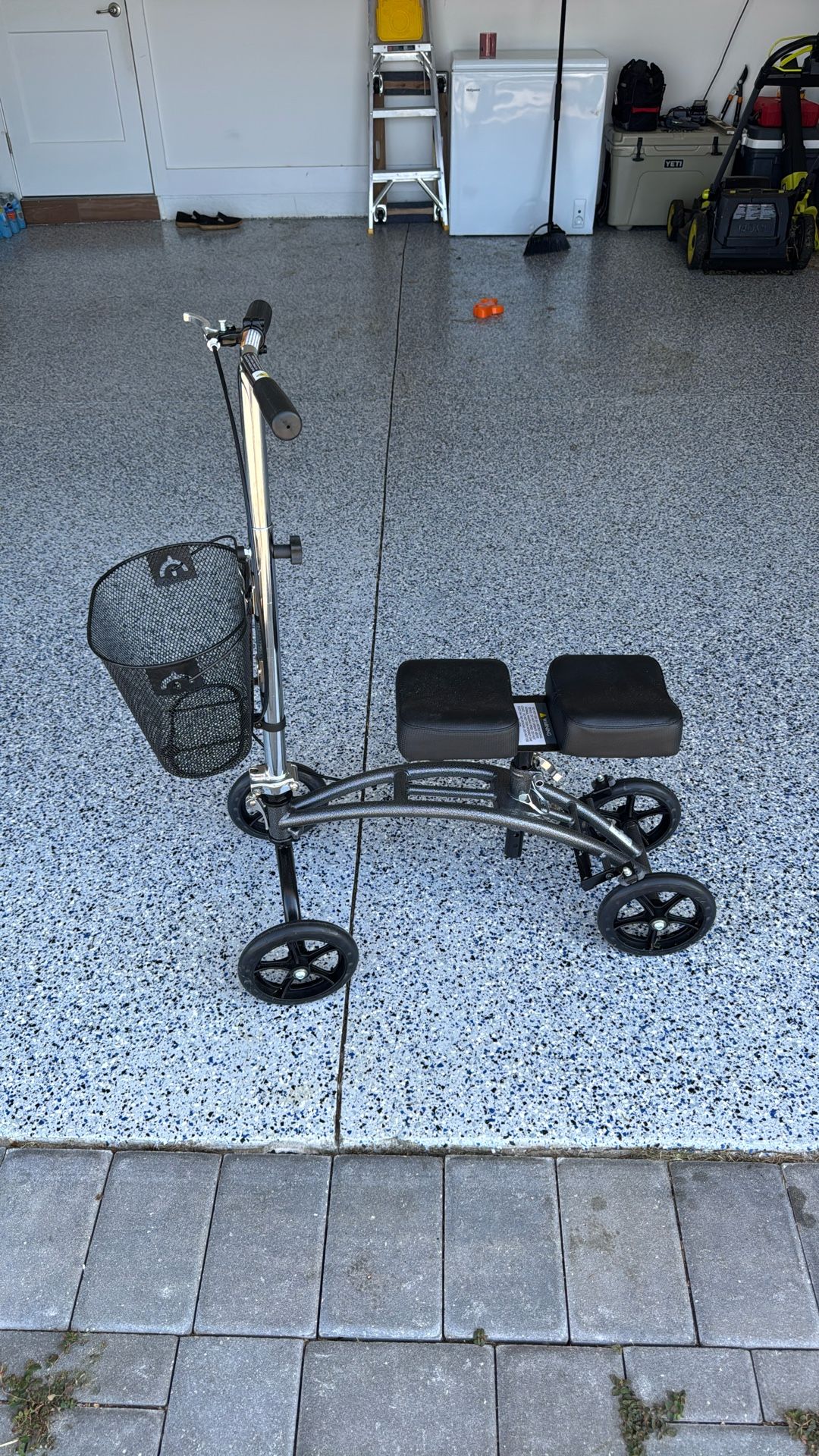 Adjustable Knee Walker 