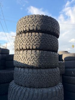 235/75/15 Bfgoodich Ko2 Set de Tires con 70% de vida las 4