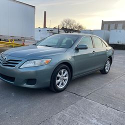 2011 Toyota Camry con 174 mil millas