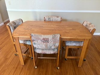 Dining Table with 4 Rolling Chairs