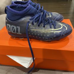 Girls Soccer Shoes Size 2