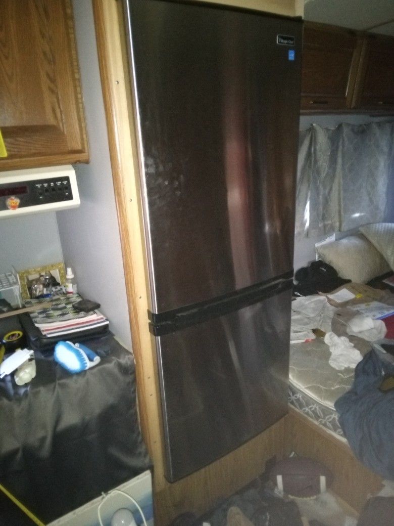 Magic Chef RV Refrigerator Bottom Freezer 