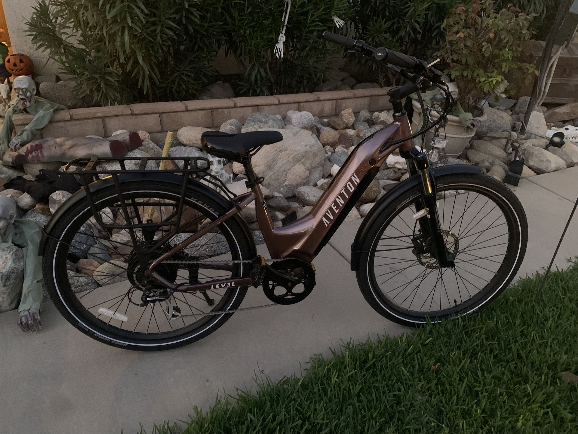 Aventon Level S/M Frame. Very Low Miles (137 mi) Very Well Taken Care Of. 27.5 Wheels