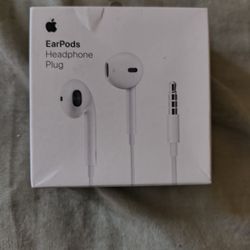 BRAND NEW APPLE EARPODS