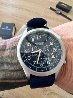 Sekonda men’s chronograph Brand New.  * Blue dial with chronograph sub-dials * Quartz movement (keeps accurate time) * 100M wate