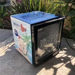 Barefoot Refresh Spritzers Mini Refrigerator 