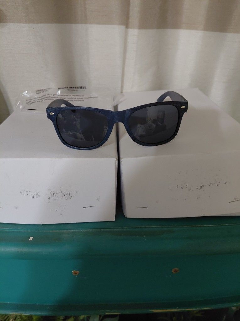 50 pairs of Corona sunglasses