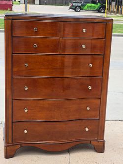 DRESSER