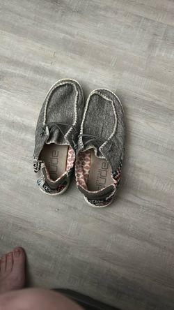 Women’s Size 10 Hey Dudes