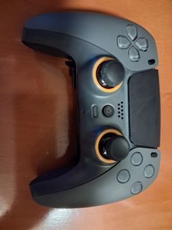 3 Controllers Scuff Reflex PS5 Controllers ...3 total ...like new.  Charge cord included.