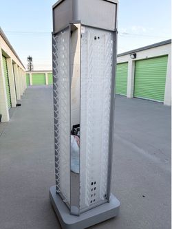 Eyewear tower