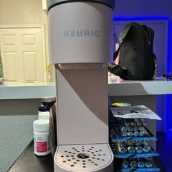 Keurig Coffee Maker (Pink) – Compact & Works Great 