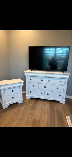 Dresser & 1 Night Stand Set