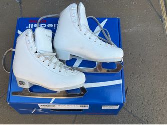 Selling a pair of Riedell Crystal Figure Ice Skates in White, Junior Size 1.5.