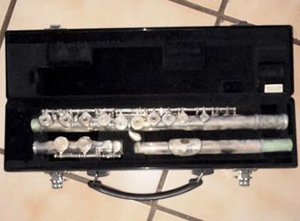 Yamaha Concert Flute Closed Hole Silver Plated Metal Body w/ Case