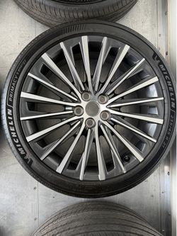21” 20-Spoke Machined Black Wheels w/ Michelin Primacy 5 Energy 235/45R21