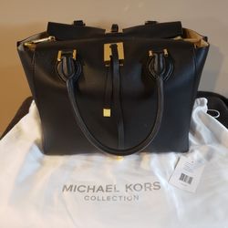 AUTHENTIC MICHAEL KORS PURSE USED TWICE $600