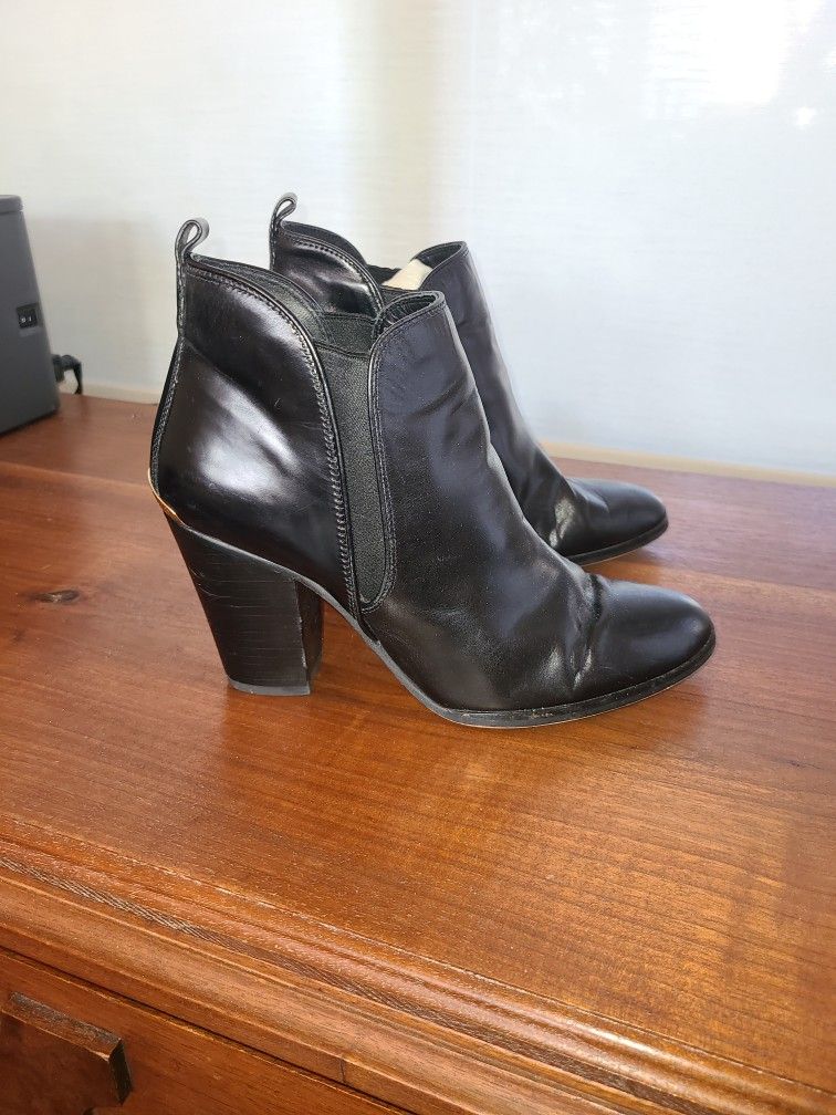 Michael Kors 9.5 size ankle boots