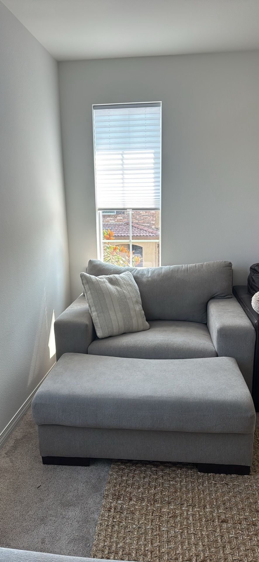 500 OBO 2 oversized chair with 2 matching ottomans