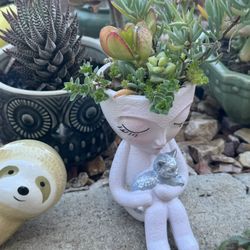 Lady With Cat 🐱 Planter With Succulents 🪴 Plants Included!! 