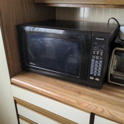 Panasonic MICROWAVE /MICROONDA 2.2CuFt Inverter 1250 Watts