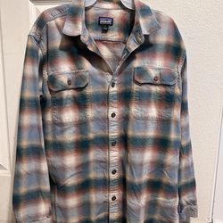 Patagonia mens shirt Large