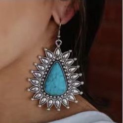 New Unworn Turquoise Water Drop Earrings 