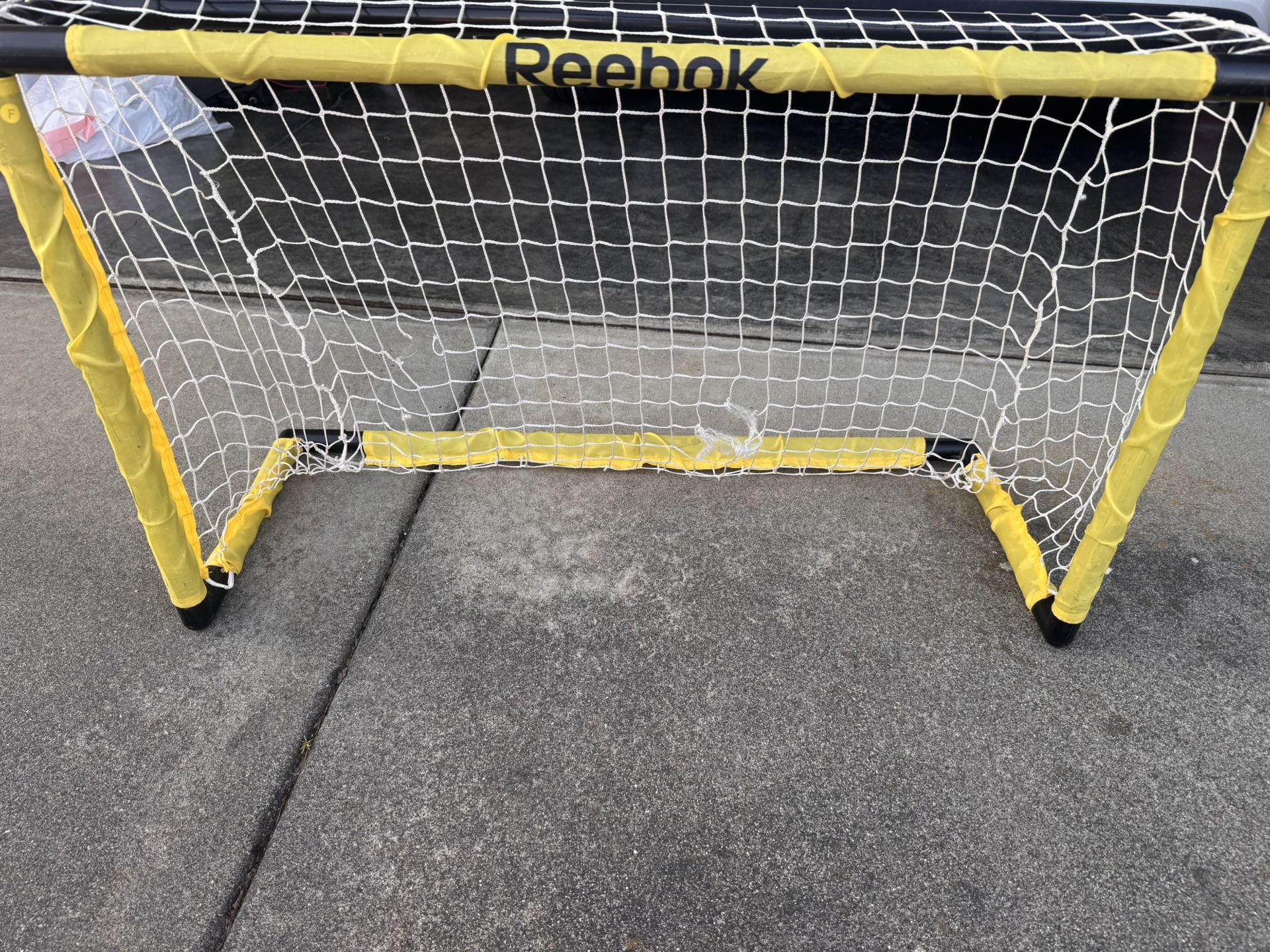 Reeboka Mini Hockey Net Set โ Great for Kids & Indoor Play!