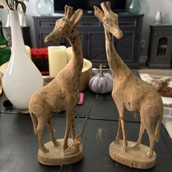 Vintage Hand Carved Wooden Giraffe Figurine African Sculpture Safari Animals. 