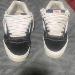 Chunky vans size 9.0 in Men And 10.5 in Women