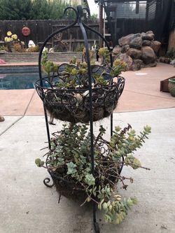 2 tier metal planter