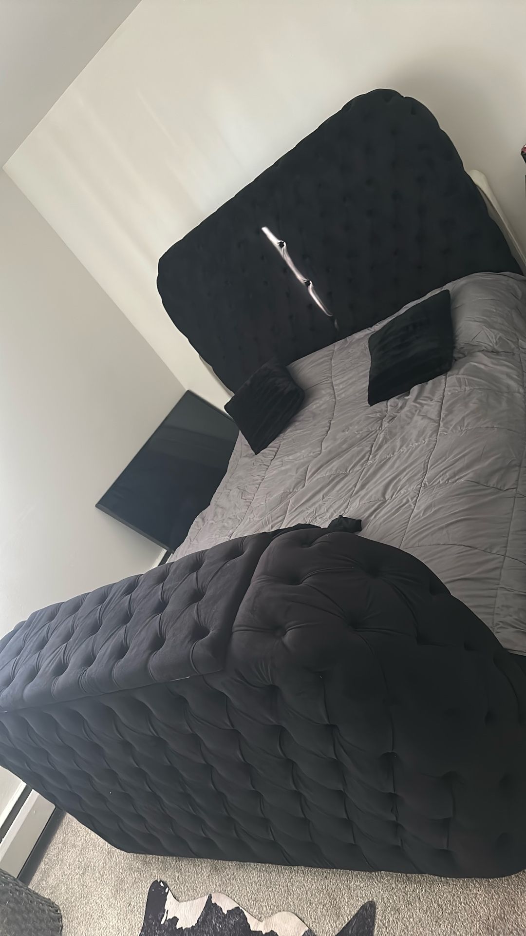 Queen velvet black for sale brand new 500$