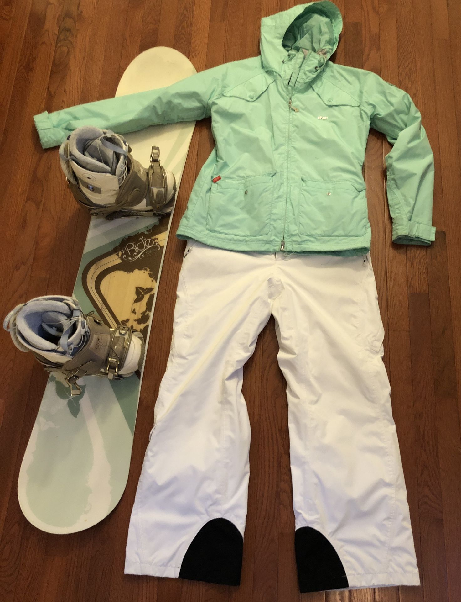 Womens Snowboard.  Complete With Bindings, Jacket, And Pants. 
