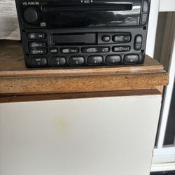 2001 Ford Escape Radio