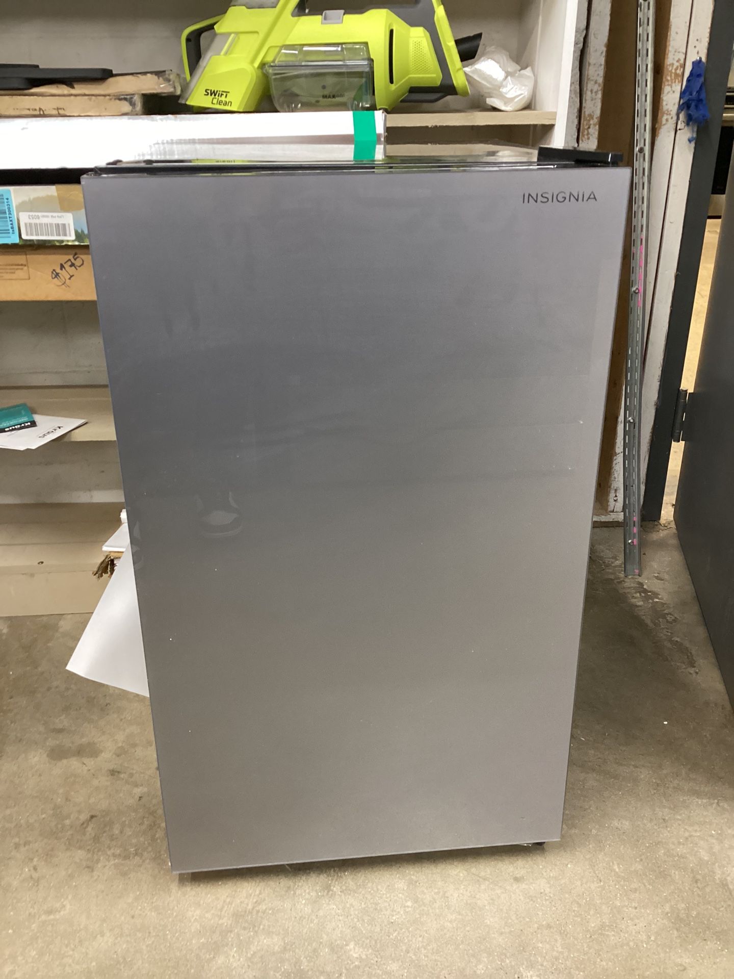Insignia Mini Fridge 4.4 Cu. Ft.