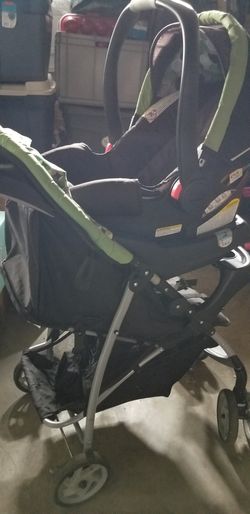 Graco infant car seat and matching go and grow stroller.