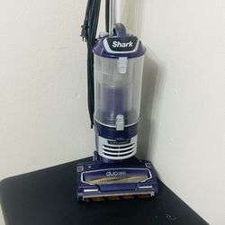Shark  DuoClean with Zero-M Self-Cleaning Brushroll Lift-Away Pro Upright Vacuum
