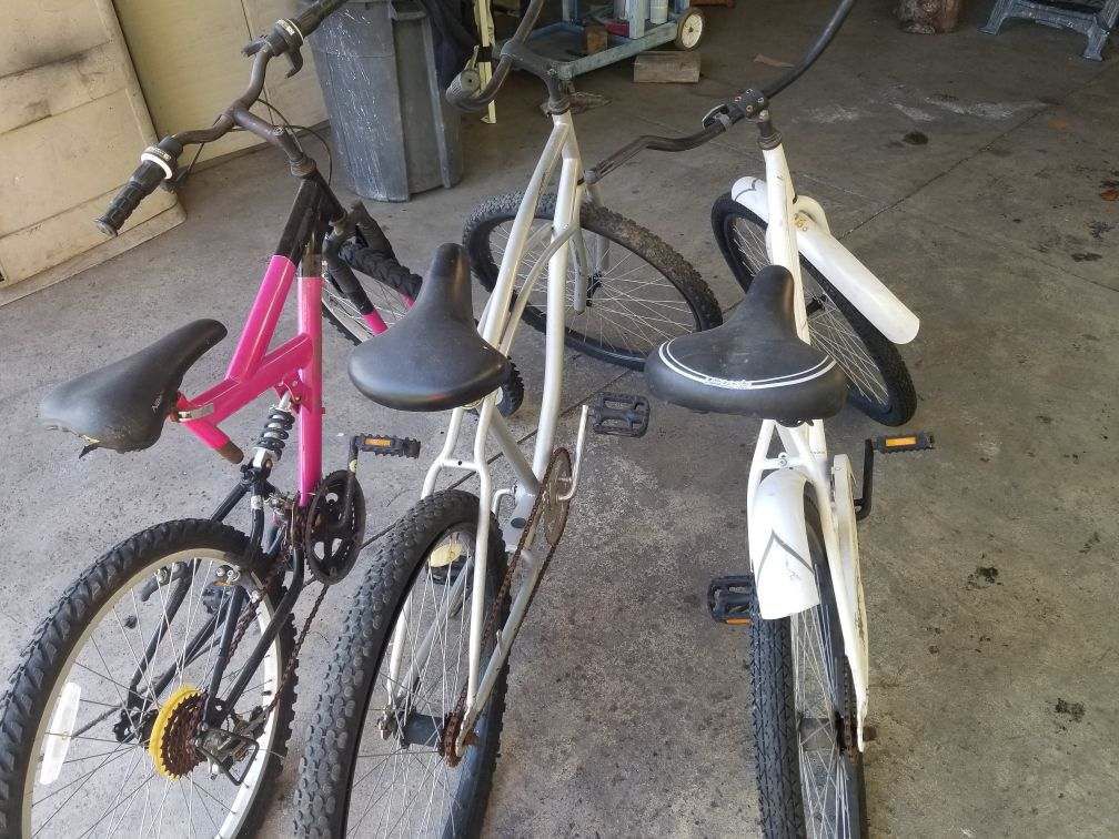 2 beach cruisers $80 for both take pink one for free