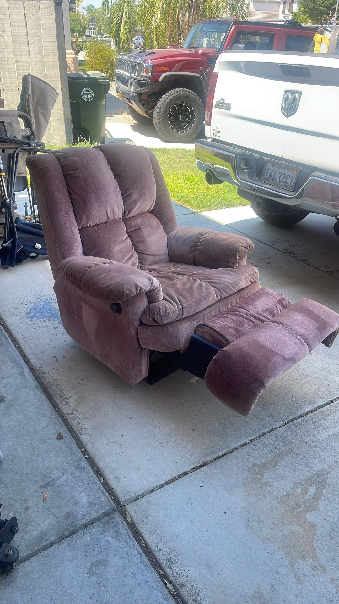 Free Lazy Boy Type Recliner Chair. 