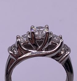 Ring 14Kw 5.5tg approx 1.7ctw
