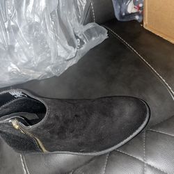 Black Boots 