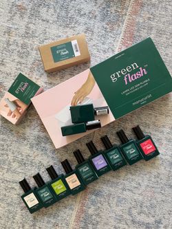 Manicurist Paris Green Flash™ Premium 36W Lamp and polishes