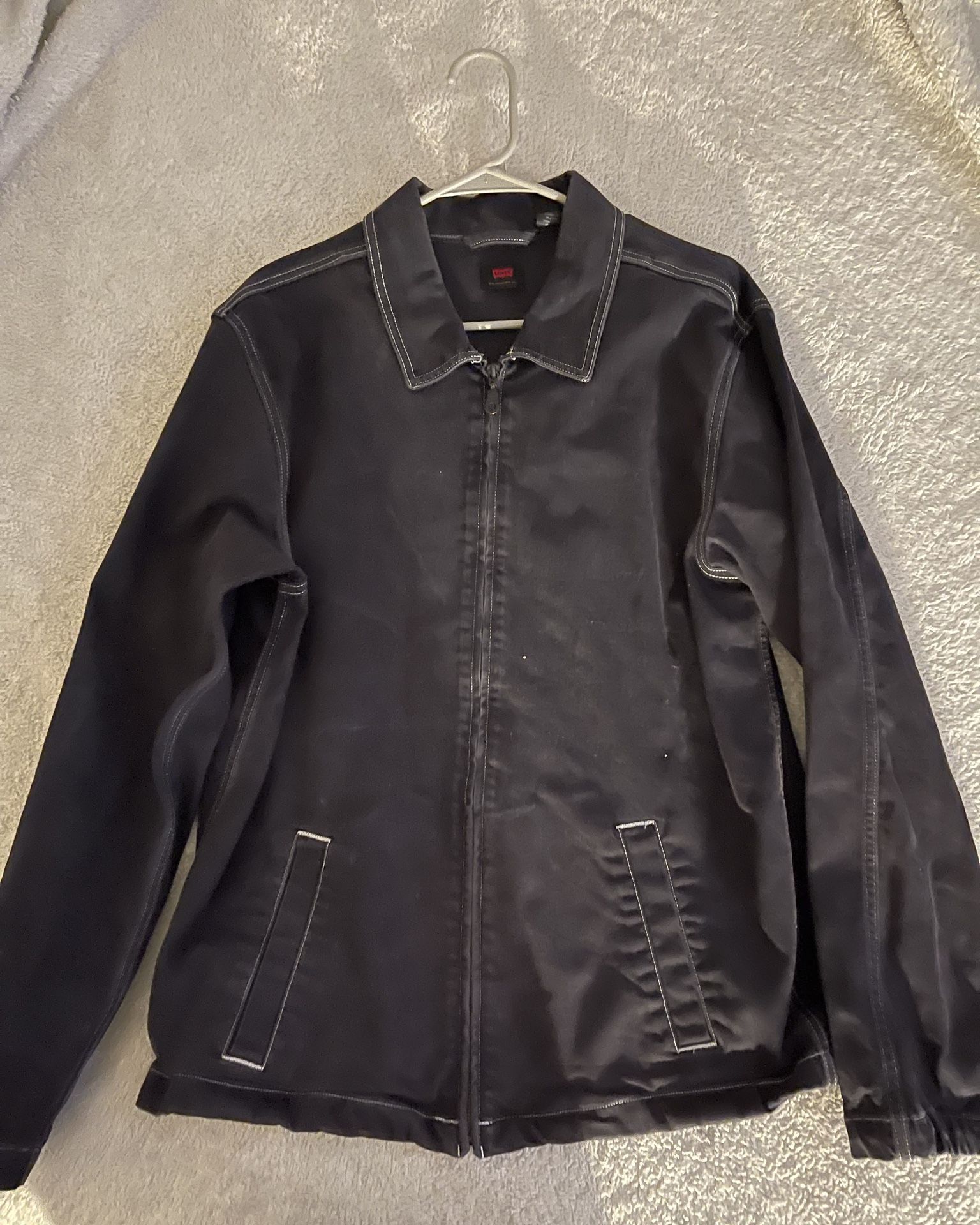 levi’s white stitching jacket (zip up)