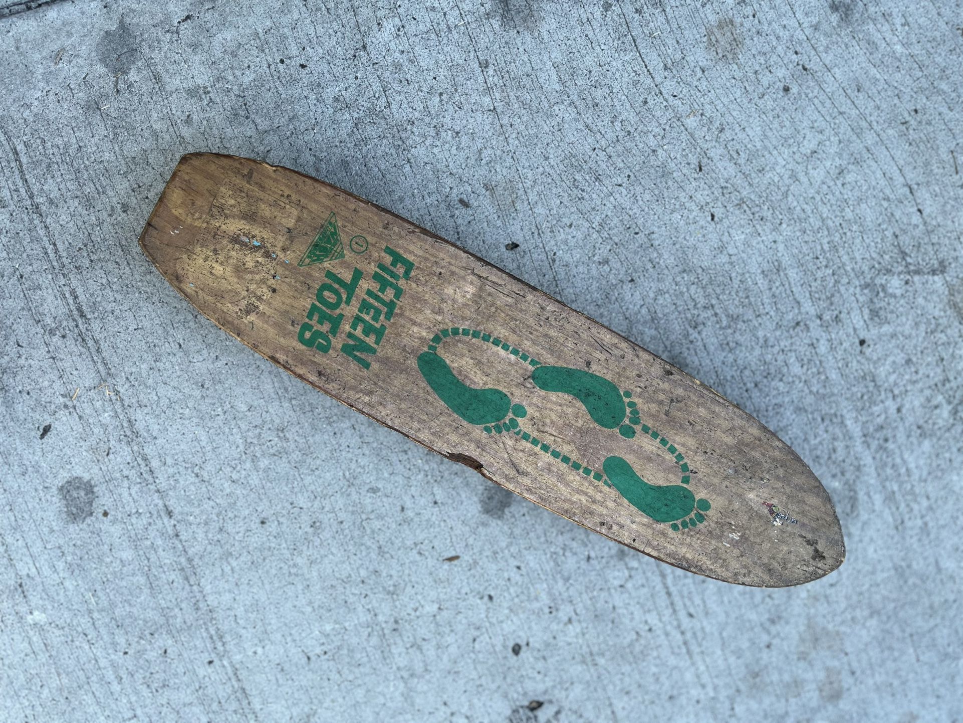 Fifteen Toes skateboard