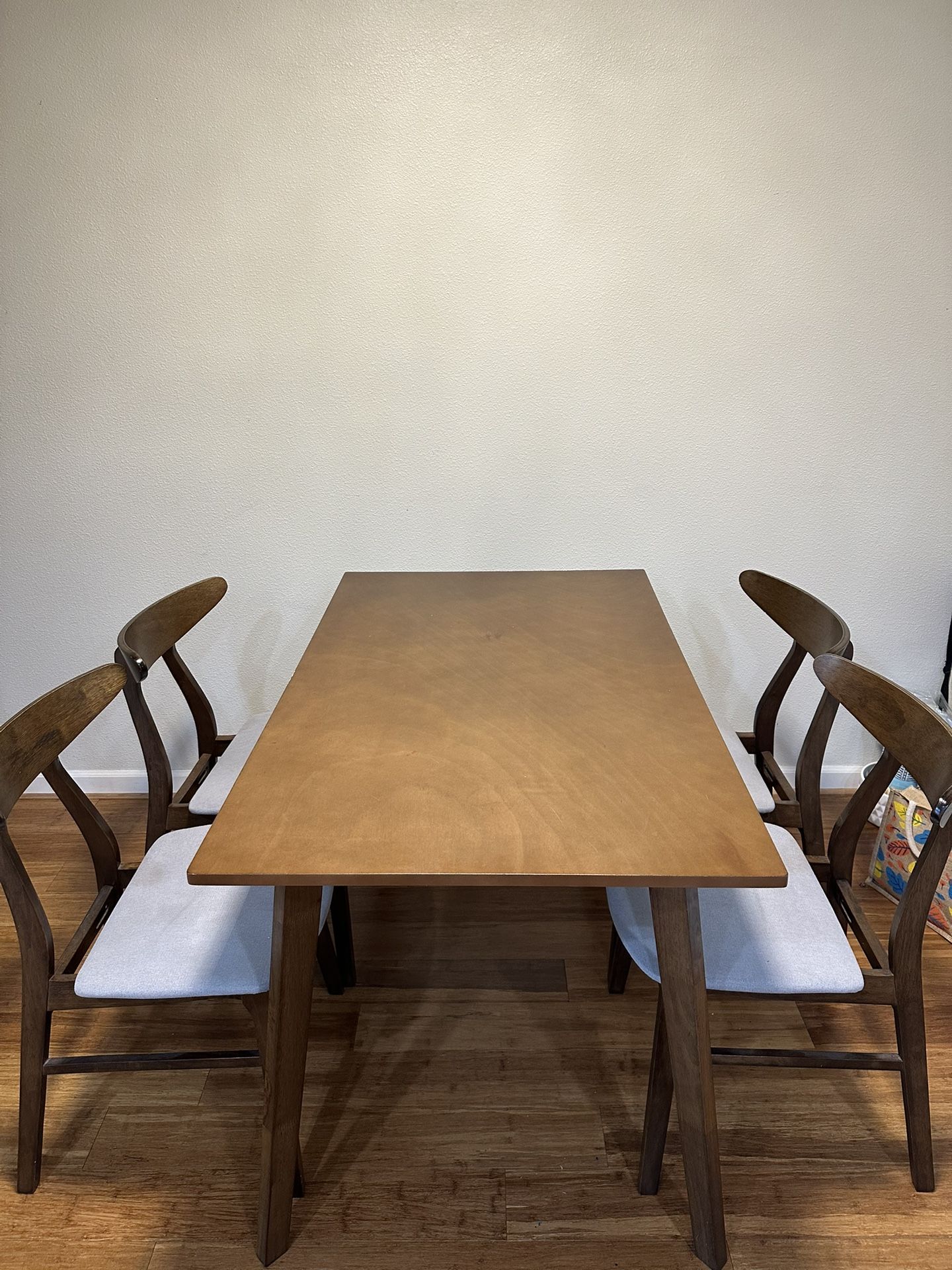 Dinning Table 