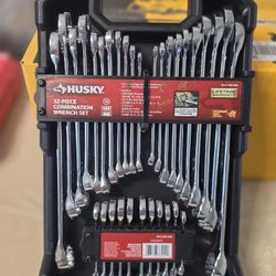 HUSKY SAE and Metric Combination

Wrench Set with Tray (32-Piece)